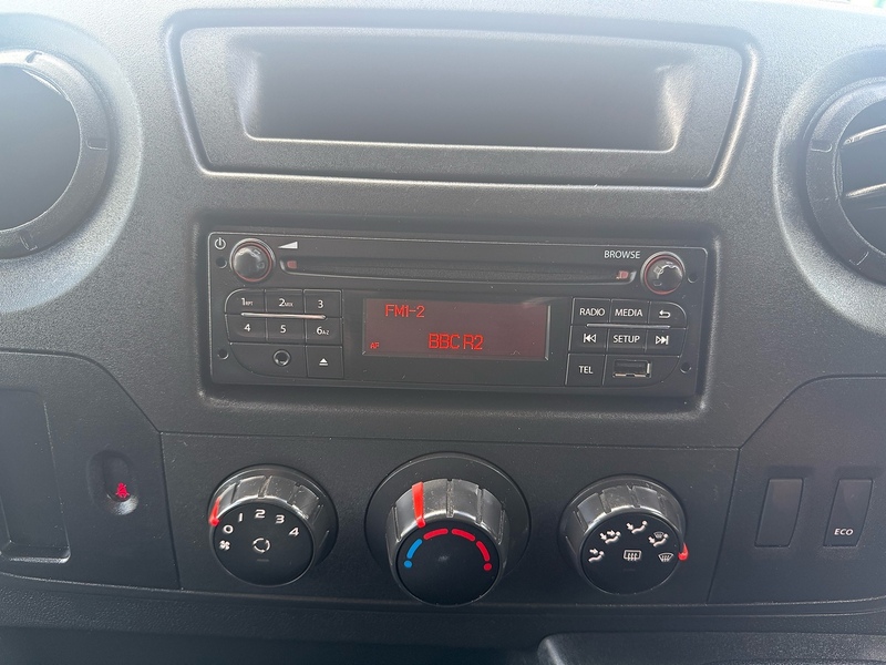 Nissan 2.3 dCi 35 SE luton 2dr Diesel Manual FWD L3 Euro 6 (130 ps)