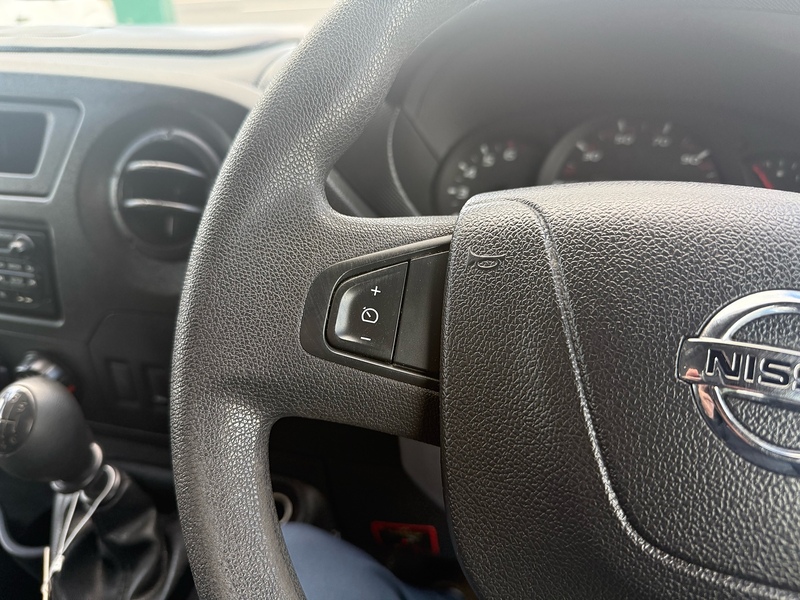 Nissan 2.3 dCi 35 SE luton 2dr Diesel Manual FWD L3 Euro 6 (130 ps)