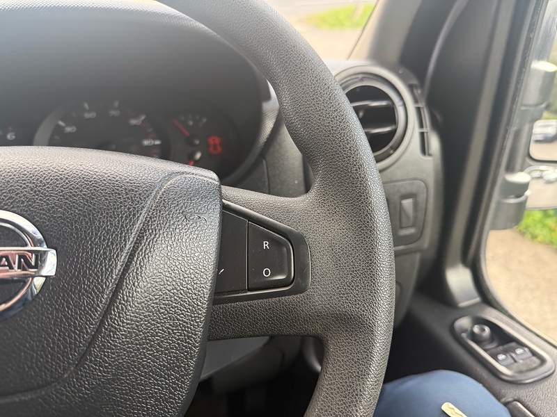 Nissan 2.3 dCi 35 SE luton 2dr Diesel Manual FWD L3 Euro 6 (130 ps)