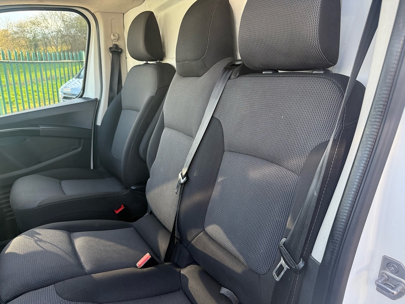 Renault dCi Blue LL30 Business+ Panel Van 2.0 Manual Diesel