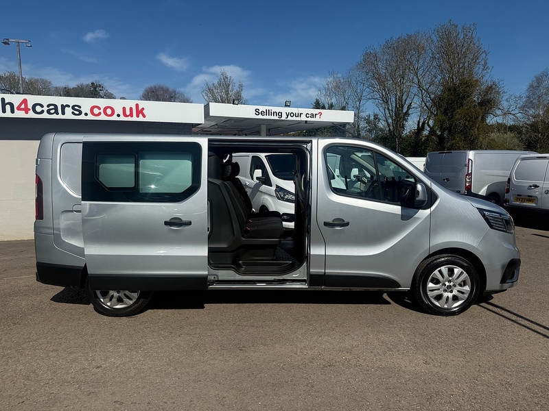 Renault dCi Blue LL30 Sport Combi Van 2.0 Manual Diesel