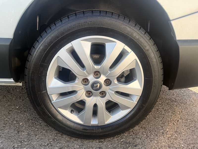 Renault dCi Blue LL30 Sport Combi Van 2.0 Manual Diesel