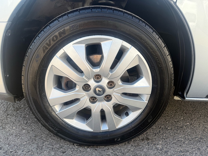Renault dCi Blue LL30 Sport Combi Van 2.0 Manual Diesel
