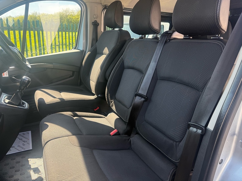 Renault dCi Blue LL30 Sport Combi Van 2.0 Manual Diesel
