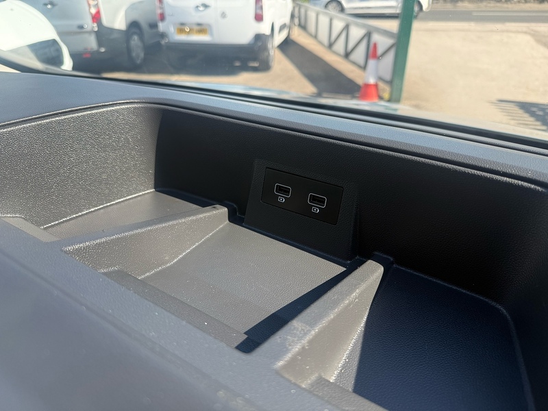 Renault dCi Blue LL30 Sport Combi Van 2.0 Manual Diesel