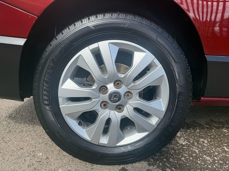 Renault dCi Blue LL30 Sport Combi Van 2.0 Manual Diesel