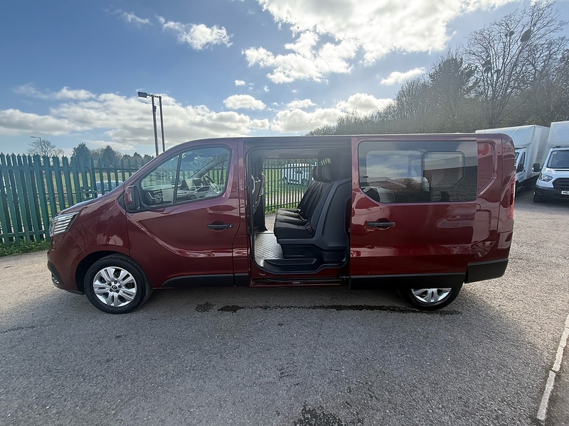 Renault dCi Blue LL30 Sport Combi Van 2.0 Manual Diesel