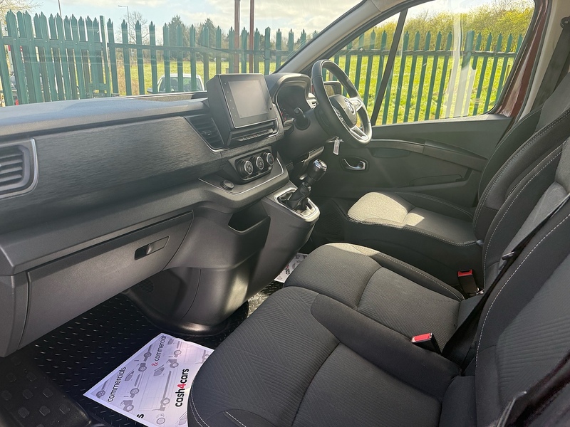 Renault dCi Blue LL30 Sport Combi Van 2.0 Manual Diesel