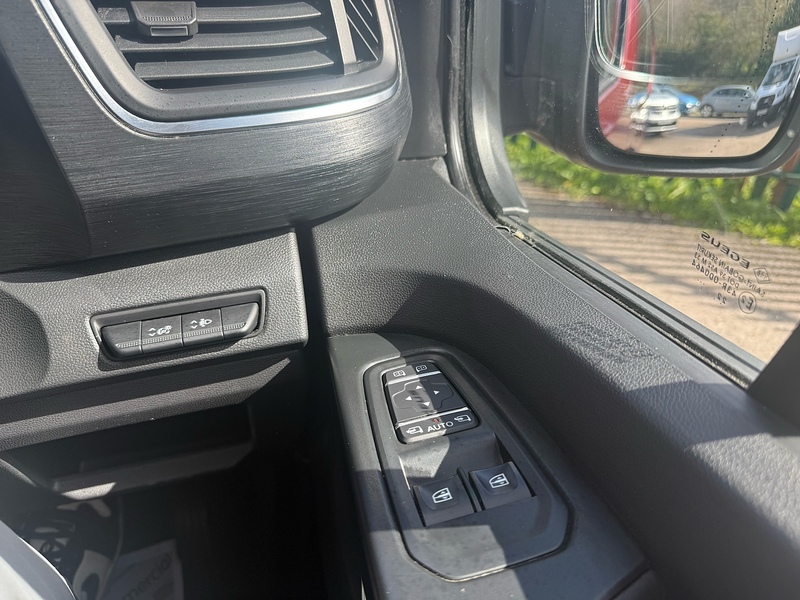 Renault dCi Blue LL30 Sport Combi Van 2.0 Manual Diesel