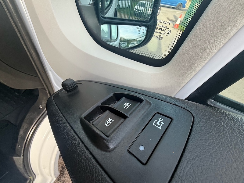 Peugeot 2.2 BlueHDi 335 Professional Panel Van 5dr Diesel Manual L3 H2 Euro 6 (s/s) (140 ps)
