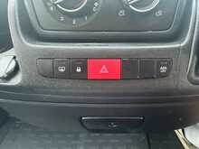 Peugeot Boxer BlueHDi 335 Professional 