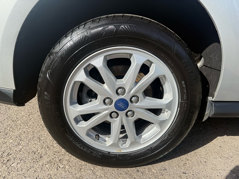 Ford No Standard Specification or Optional Extras.