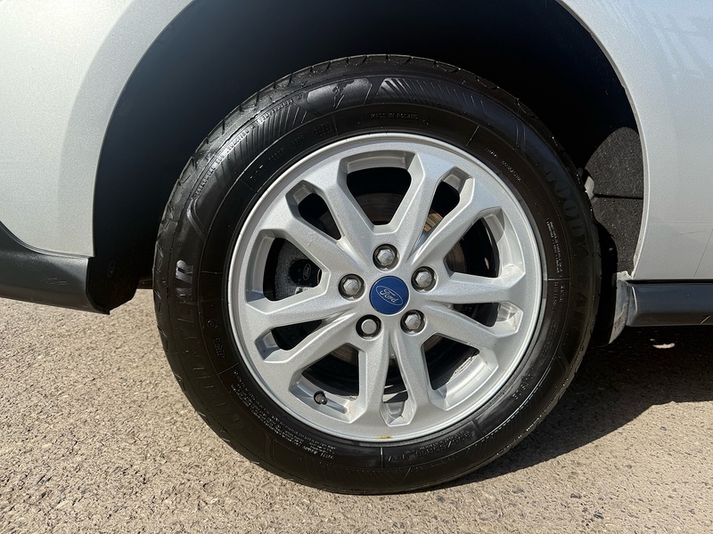 Ford No Standard Specification or Optional Extras.