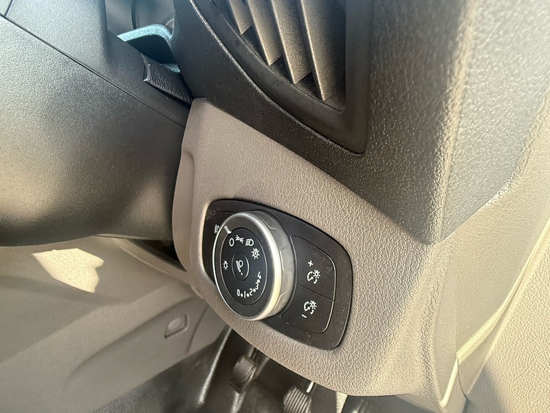 Ford No Standard Specification or Optional Extras.