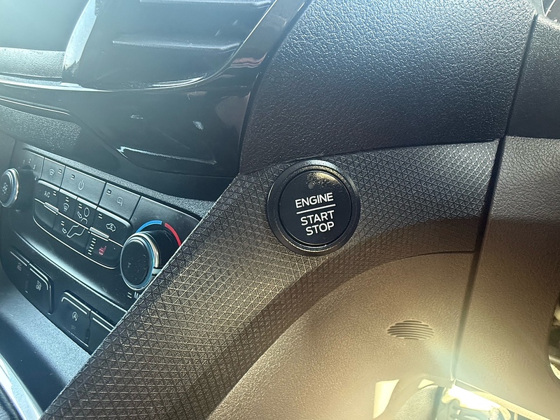 Ford No Standard Specification or Optional Extras.