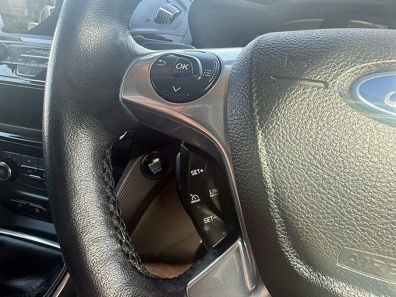 Ford No Standard Specification or Optional Extras.