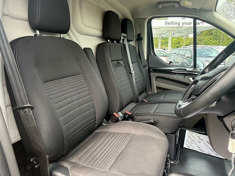 Ford 300 EcoBlue Limited Panel Van 2.0 Manual Diesel