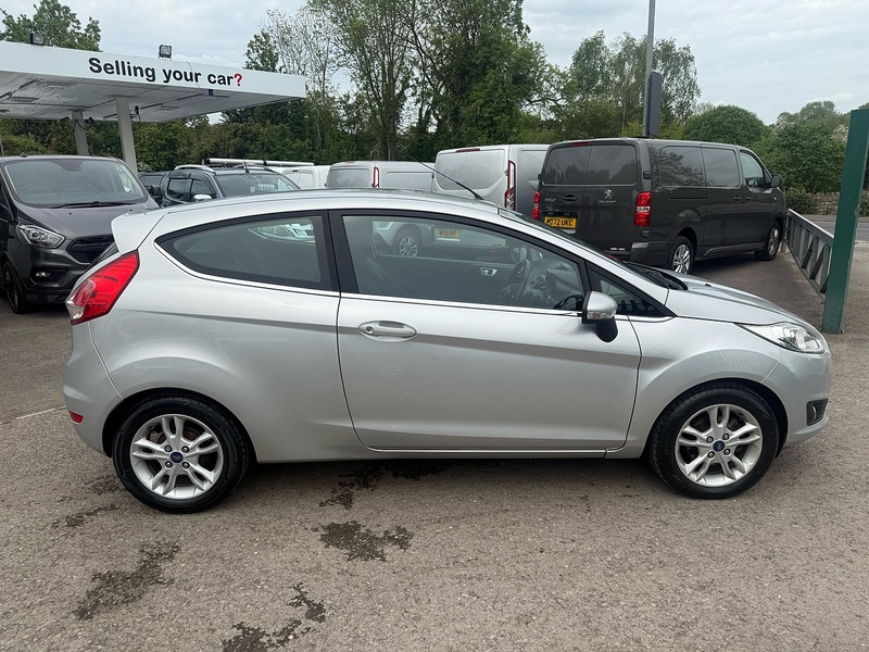 Ford 1.5 TDCi Zetec Hatchback 3dr Diesel Manual Euro 5 (75 ps)