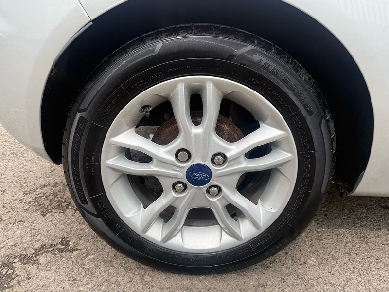 Ford 1.5 TDCi Zetec Hatchback 3dr Diesel Manual Euro 5 (75 ps)