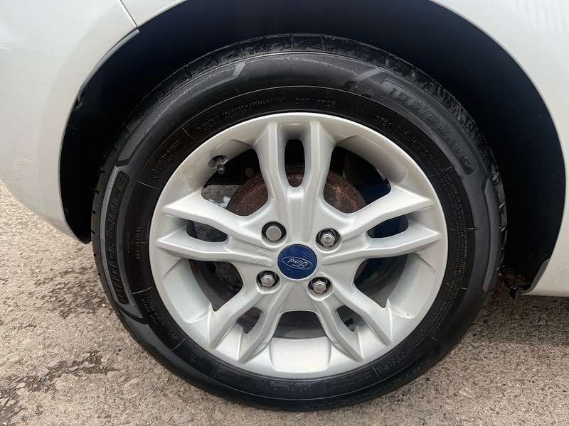 Ford 1.5 TDCi Zetec Hatchback 3dr Diesel Manual Euro 5 (75 ps)