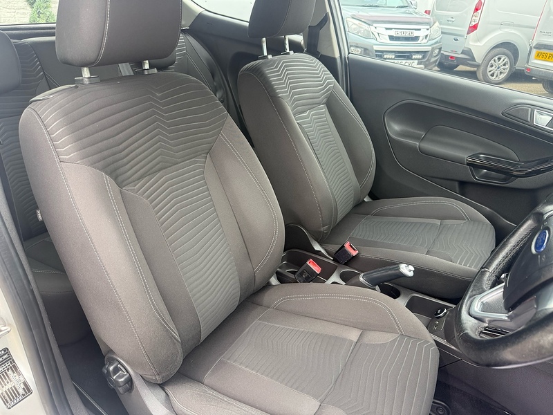Ford 1.5 TDCi Zetec Hatchback 3dr Diesel Manual Euro 5 (75 ps)