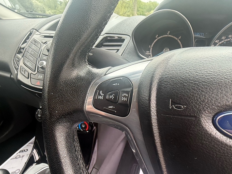 Ford 1.5 TDCi Zetec Hatchback 3dr Diesel Manual Euro 5 (75 ps)