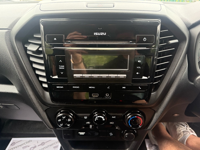Isuzu TD Utility Pickup 1.9 Manual Diesel