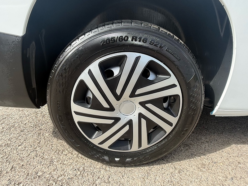 Peugeot 1.6 BlueHDi 950 S Long Panel Van 6dr Diesel Manual LWB Euro 6 (s/s) (100 bhp)