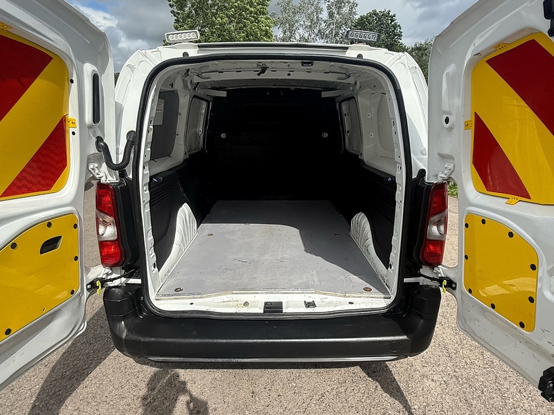 Peugeot 1.6 BlueHDi 950 S Long Panel Van 6dr Diesel Manual LWB Euro 6 (s/s) (100 bhp)