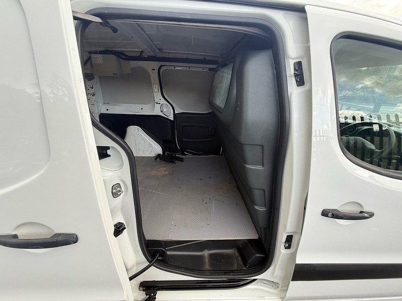 Peugeot 1.6 BlueHDi 756 S Panel Van 6dr Diesel Manual L2 (112 g/km, 97.64 bhp)