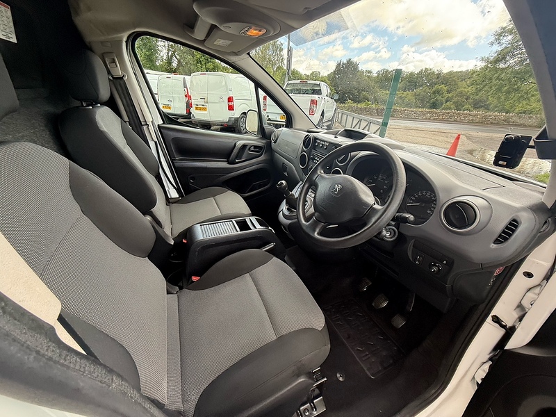 Peugeot 1.6 BlueHDi 756 S Panel Van 6dr Diesel Manual L2 (112 g/km, 97.64 bhp)
