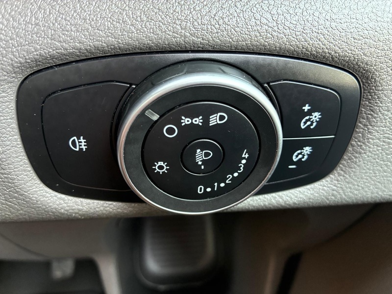 Ford 350 EcoBlue Leader 2.0 2dr Dropside Automatic Diesel