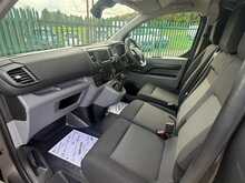 Vauxhall Vivaro Turbo D 3100 Sportive 