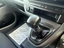 Vauxhall Vivaro Turbo D 3100 Sportive 