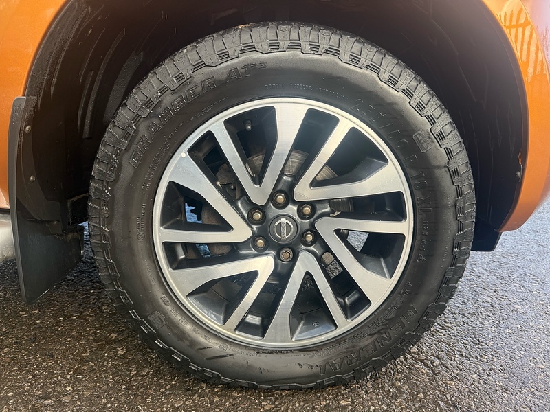 Nissan 2.3 dCi Tekna Pickup Double Cab 4dr Diesel Auto 4WD Euro 5 (190 ps)