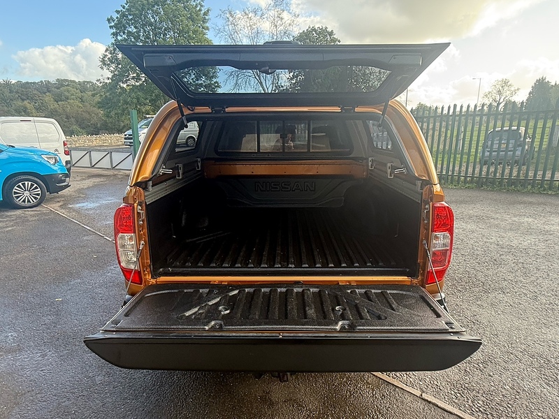 Nissan 2.3 dCi Tekna Pickup Double Cab 4dr Diesel Auto 4WD Euro 5 (190 ps)