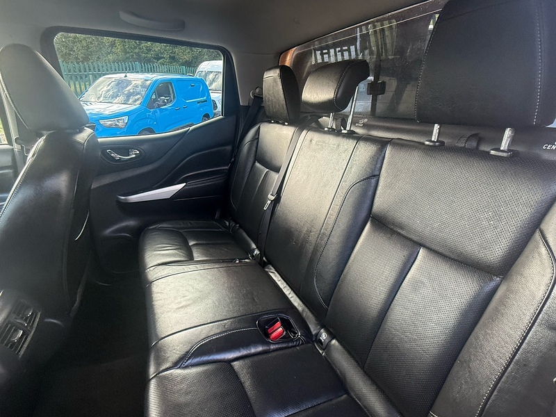 Nissan 2.3 dCi Tekna Pickup Double Cab 4dr Diesel Auto 4WD Euro 5 (190 ps)