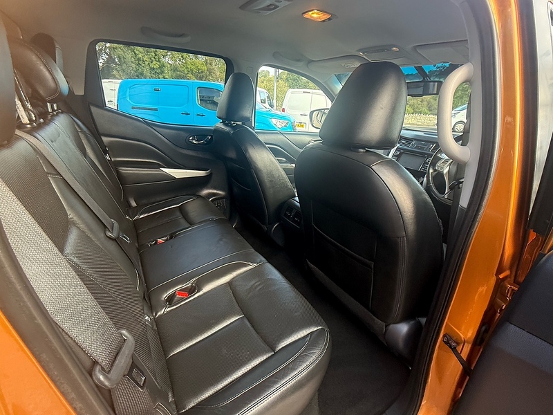 Nissan 2.3 dCi Tekna Pickup Double Cab 4dr Diesel Auto 4WD Euro 5 (190 ps)