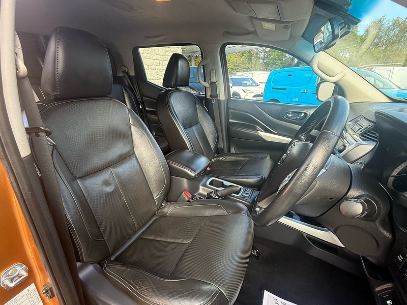 Nissan 2.3 dCi Tekna Pickup Double Cab 4dr Diesel Auto 4WD Euro 5 (190 ps)