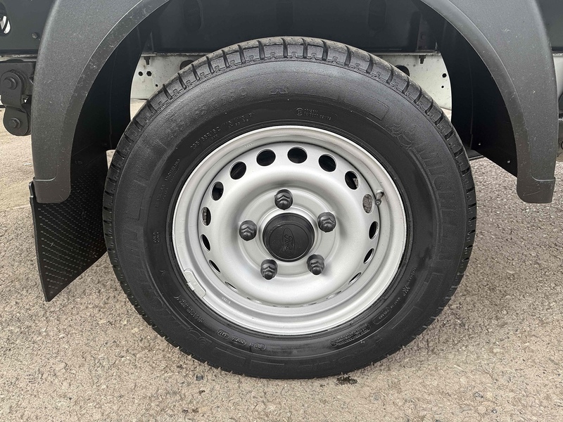 Ford No Standard Specification or Optional Extras.