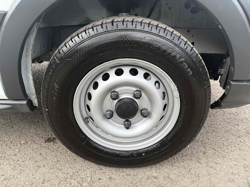 Ford No Standard Specification or Optional Extras.