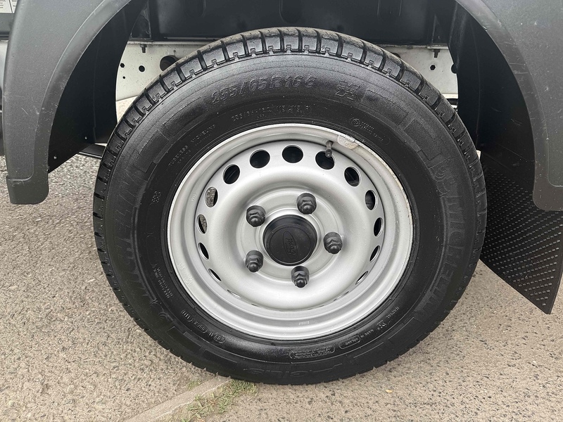 Ford No Standard Specification or Optional Extras.