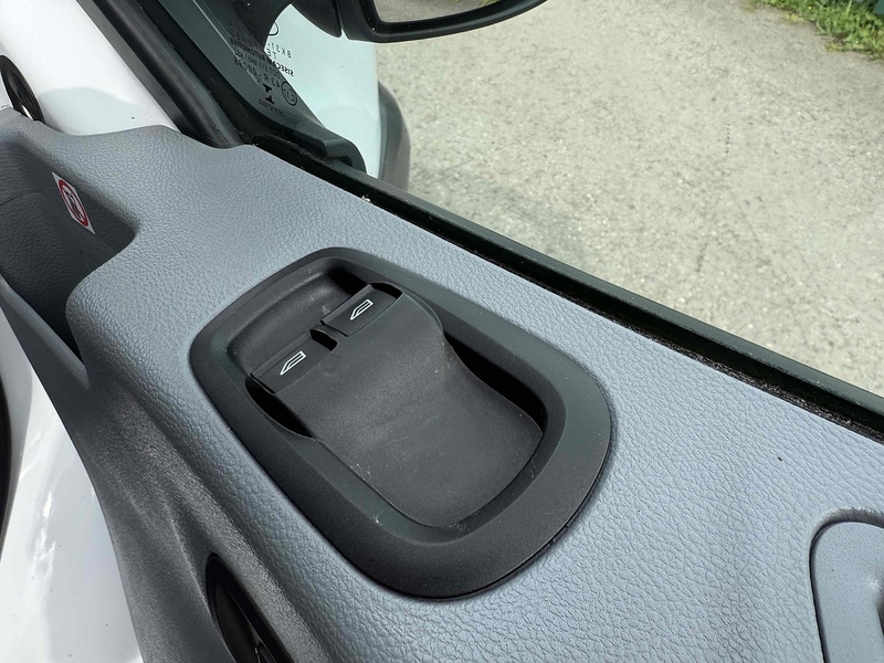 Ford No Standard Specification or Optional Extras.