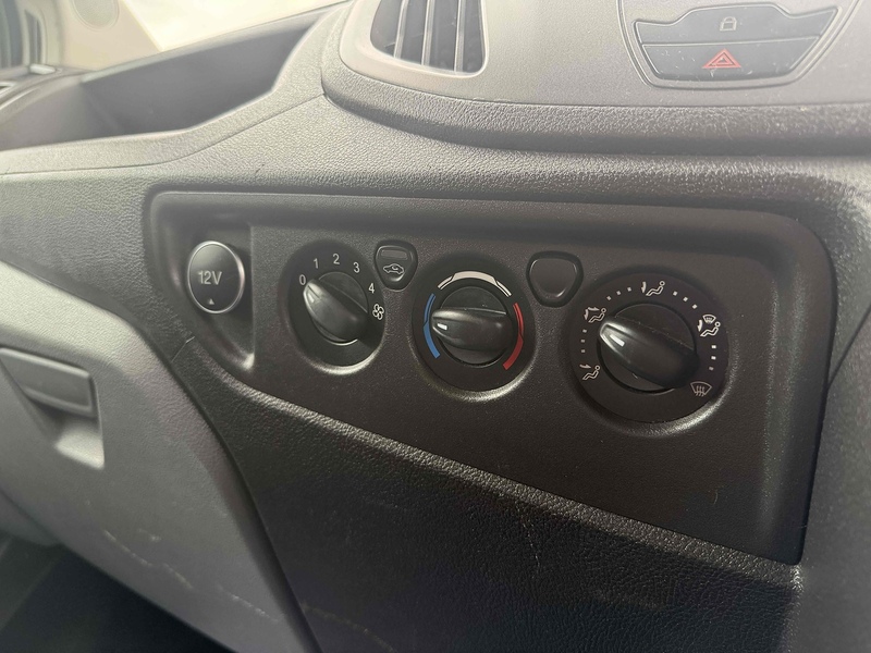 Ford No Standard Specification or Optional Extras.