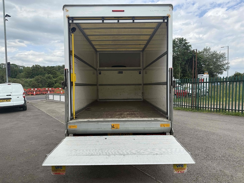 Ford No Standard Specification or Optional Extras.