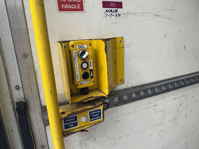 Ford No Standard Specification or Optional Extras.