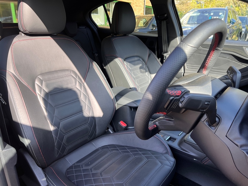 FORD FOCUS T ECOBOOST MHEV ST LINE X 2023 23,800 MLS 1.0 PETROL HYBRID... image 2