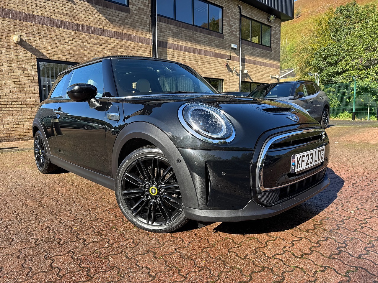 Mini Hatch 2023