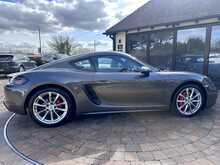 Porsche 718 Cayman T S 