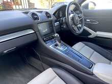 Porsche 718 Cayman T S 